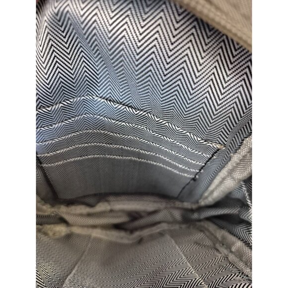 Modern+Chic Small Crossbody Bag With Adjustable Strap - Picture 8 of 16